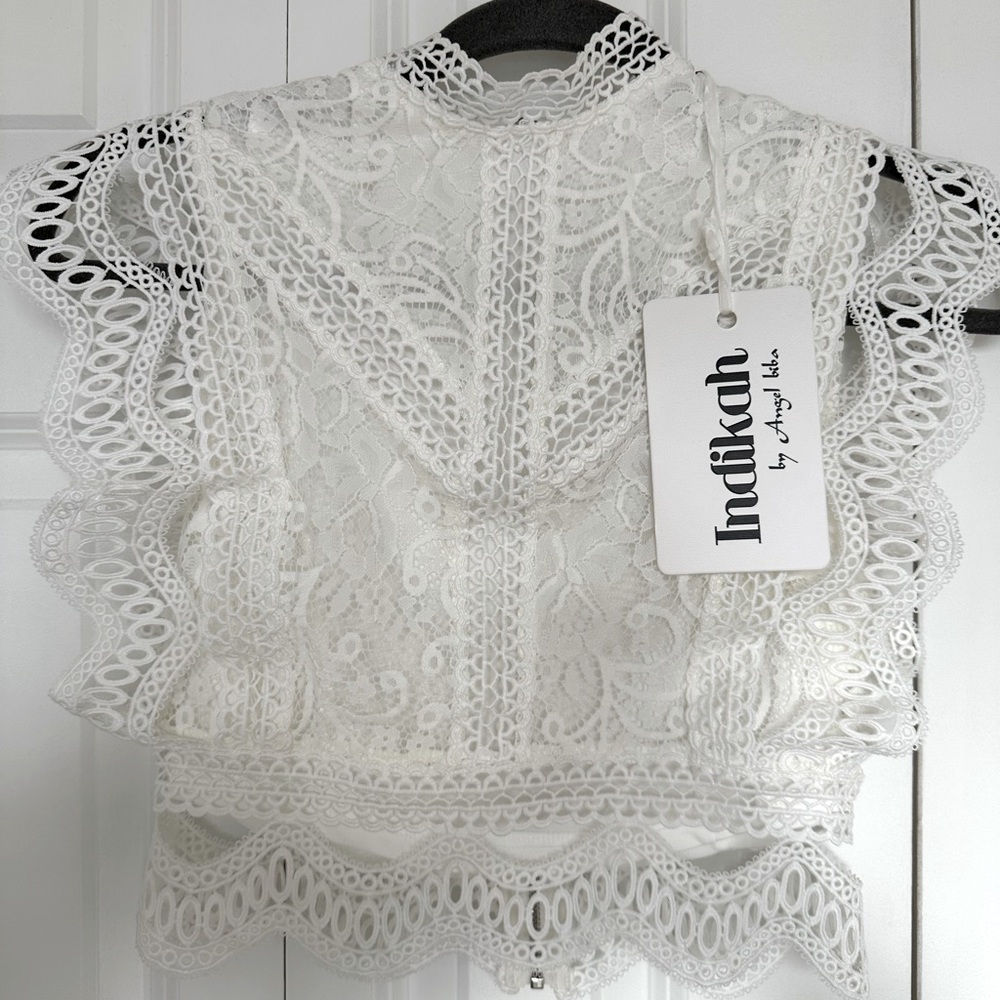 White lace crop top never worn XS